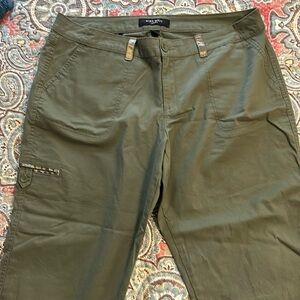 Womens Nine west Olive Capri jeans. Size 16.